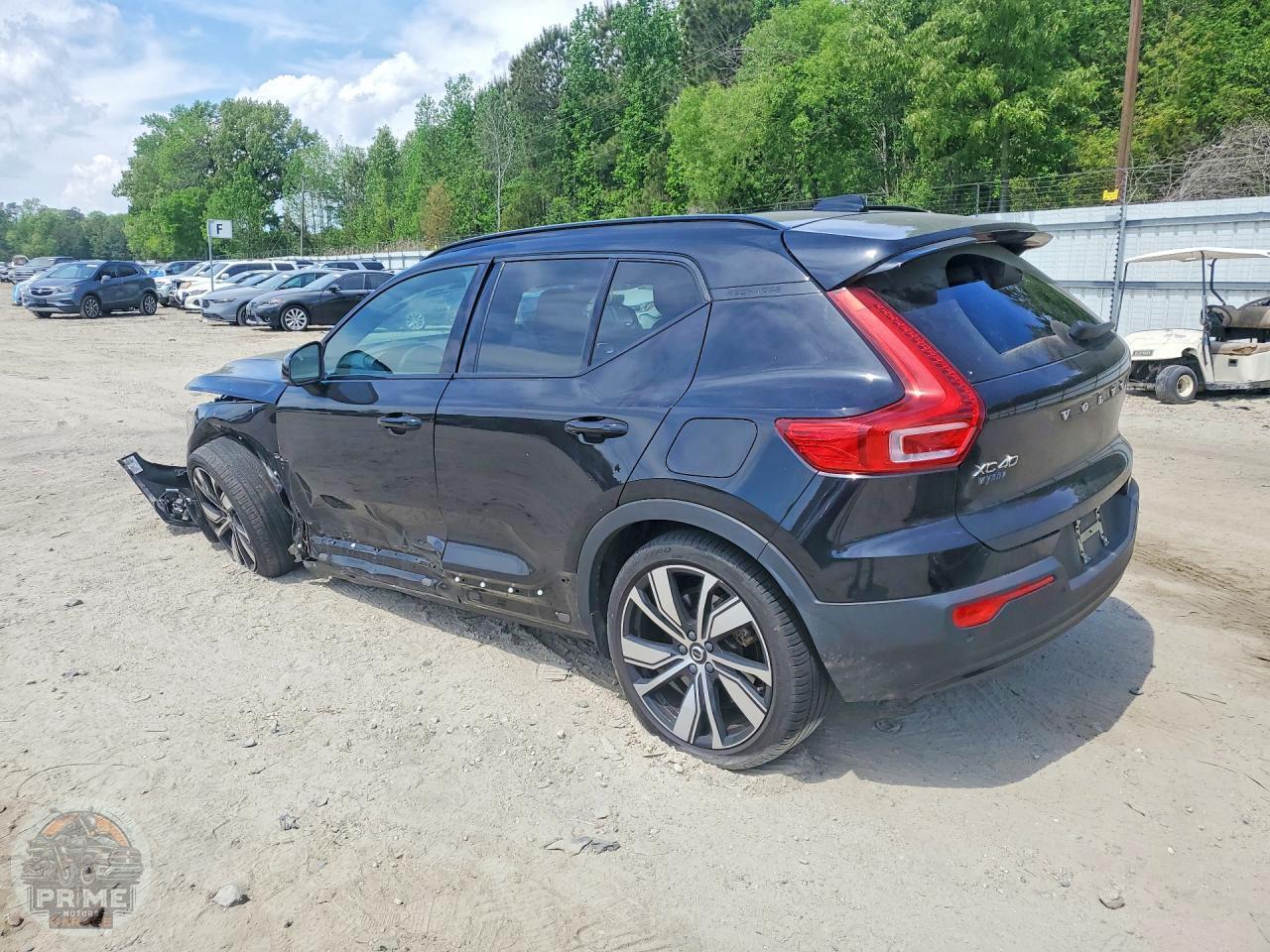 2021 VOLVO XC40 — фото 2