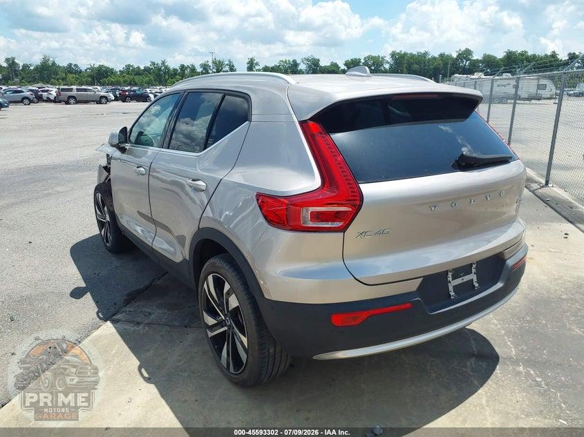 2023 VOLVO XC40 B5 PLUS BRIGHT THEME — фото 3
