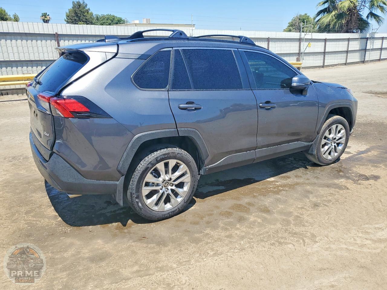 2025 TOYOTA RAV4 — фото 3