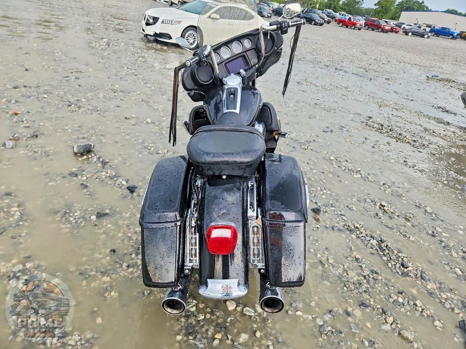 2019 HARLEY-DAVIDSON FLHTCU (ULTRA CLASSIC ELECTRA GLIDE) — фото 4