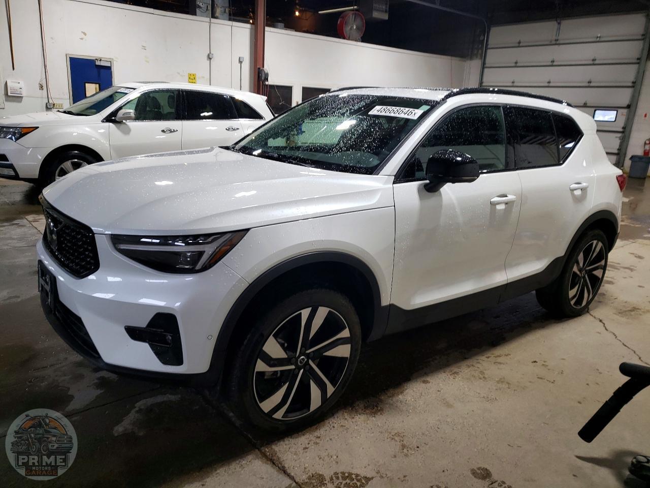 2024 VOLVO XC40 — фото 1