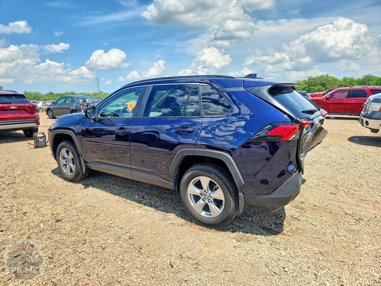2025 TOYOTA RAV4 — фото 2