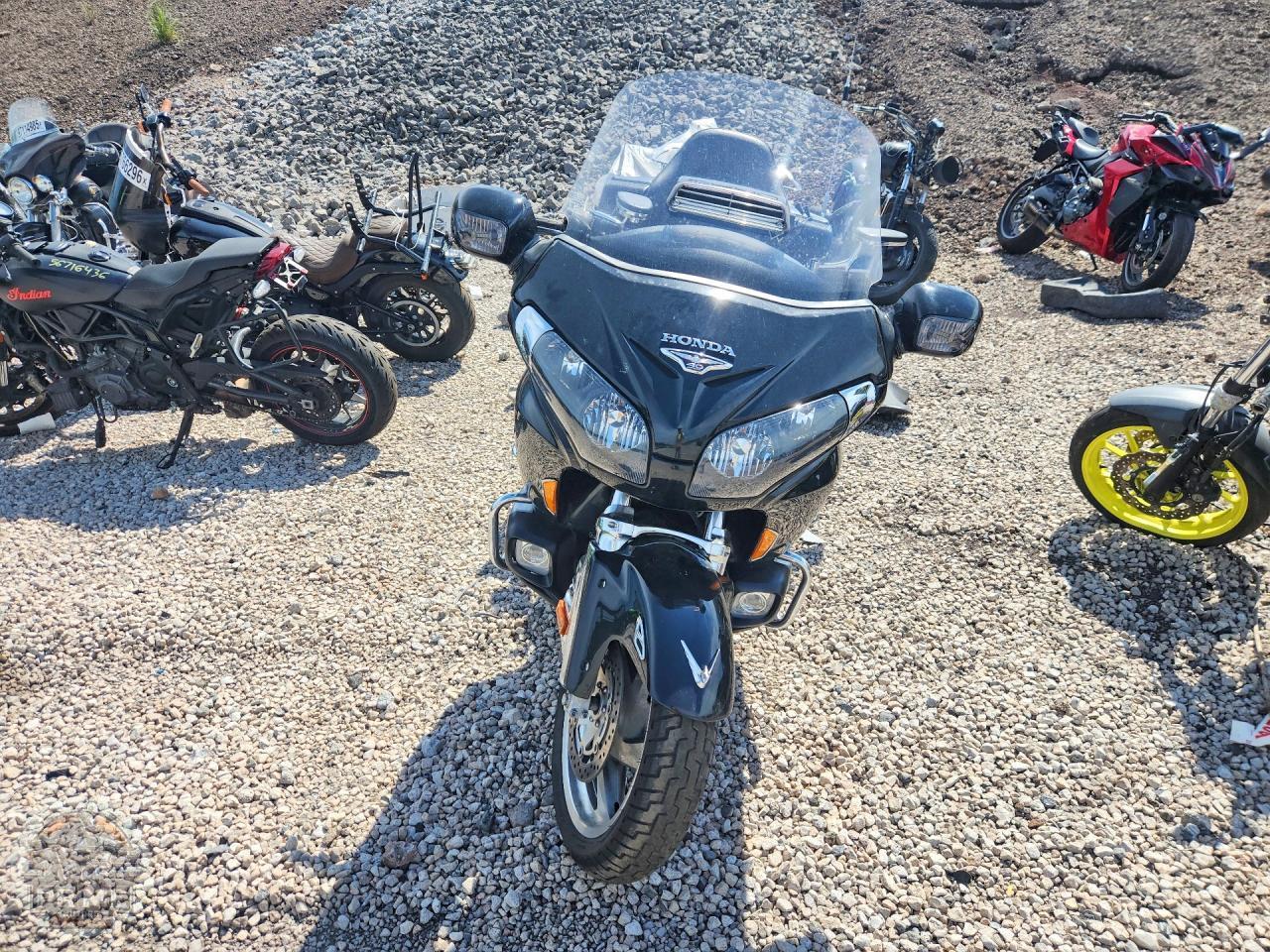 2015 HONDA GL1800 — фото 2