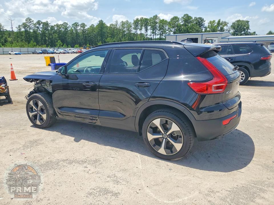 2026 VOLVO XC40 — фото 2