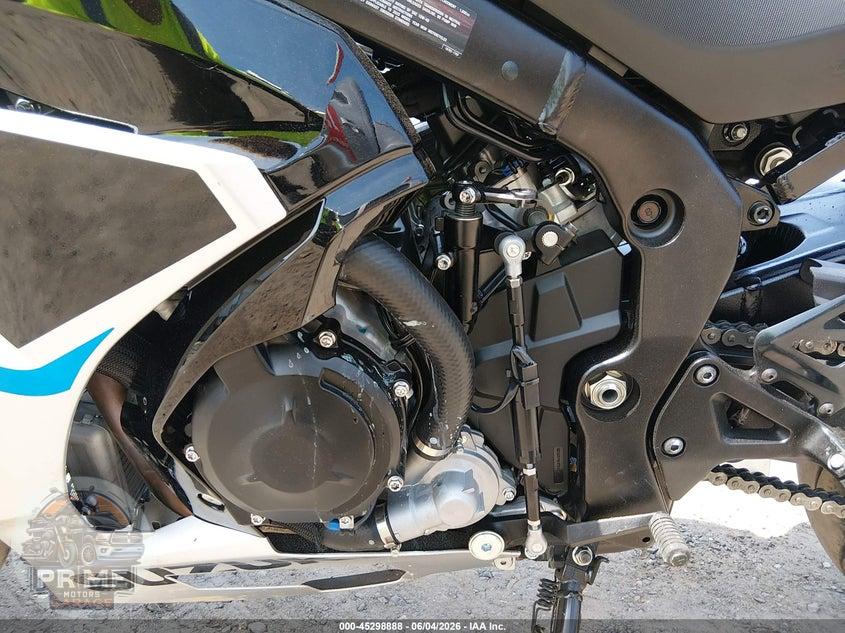 2025 SUZUKI GSX-R1000 — фото 9