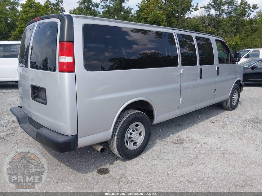 2020 CHEVROLET EXPRESS PASSENGER RWD 3500 EXTENDED WHEELBASE LS — фото 4