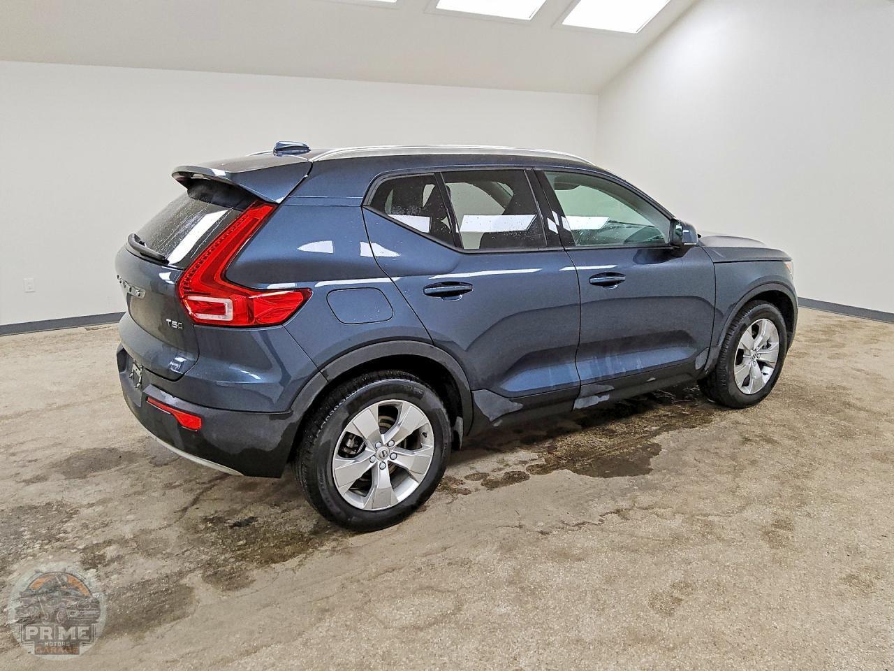 2022 VOLVO XC40 — фото 3