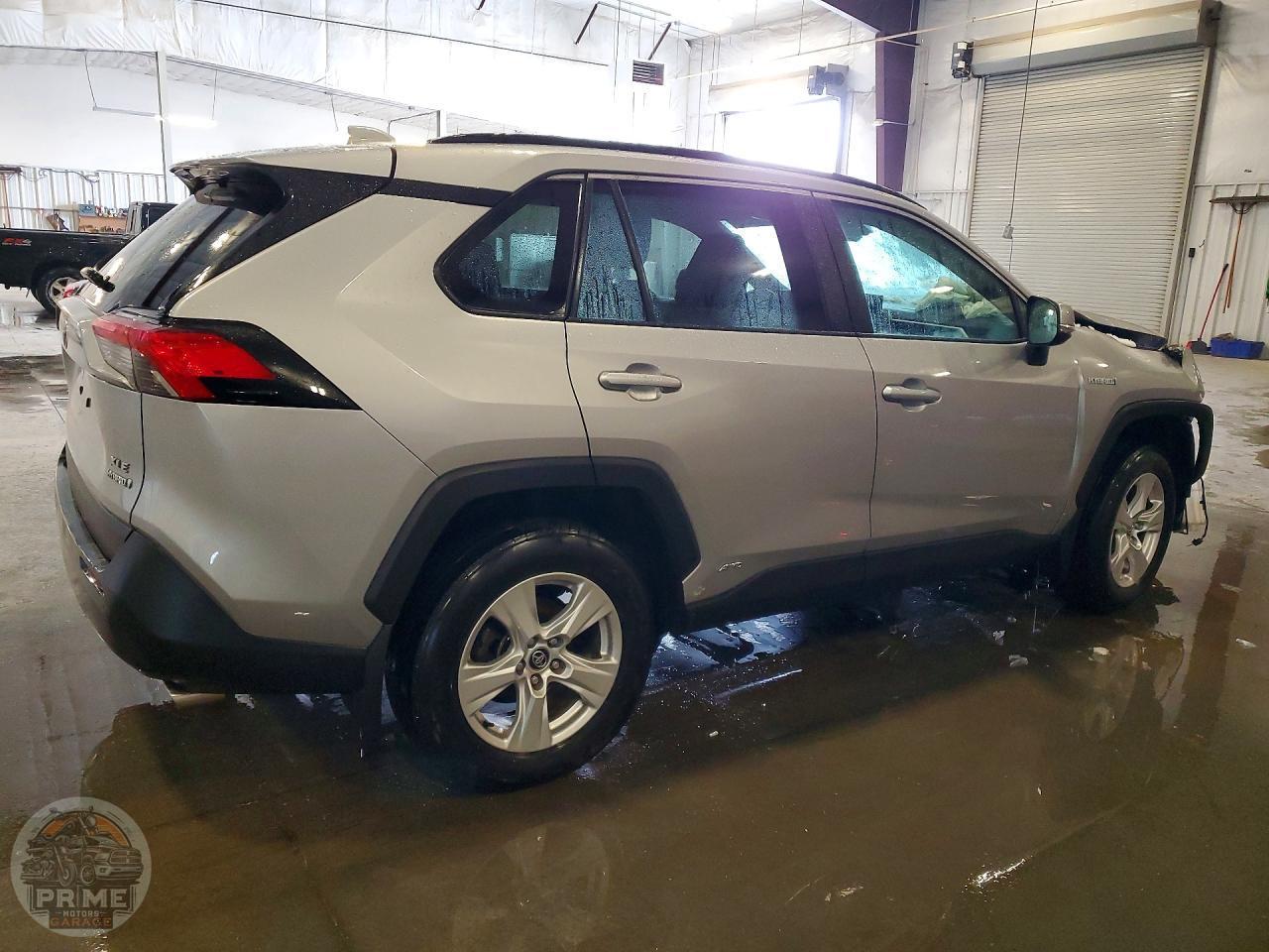 2020 TOYOTA RAV4 — фото 3