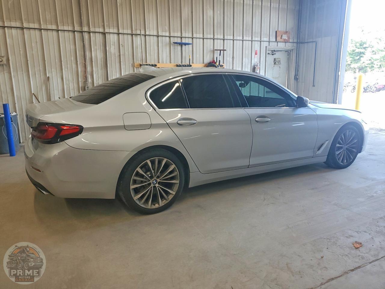2021 BMW 5 SERIES — фото 3