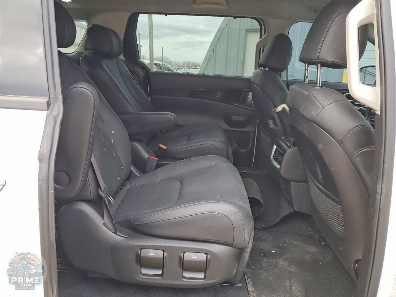 2025 KIA CARNIVAL — фото 11