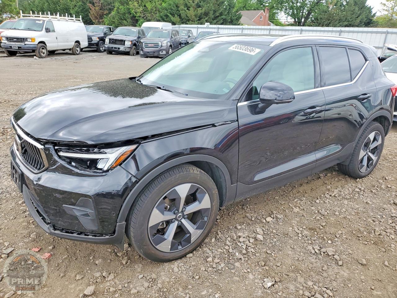 2023 VOLVO XC40 — фото 1