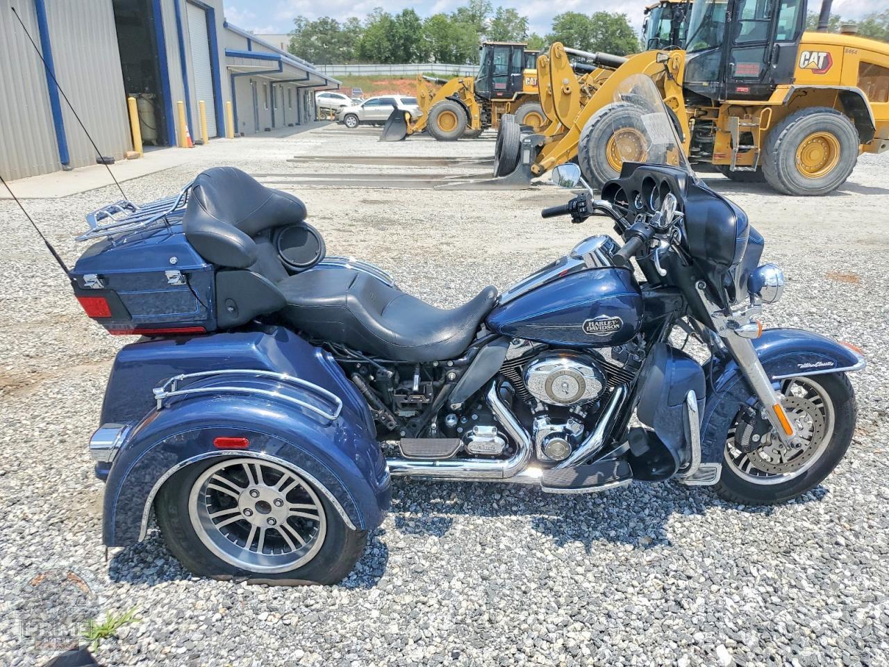 2009 HARLEY-DAVIDSON FLHTCUTG (TRI GLIDE ULTRA CLASSIC) — фото 1