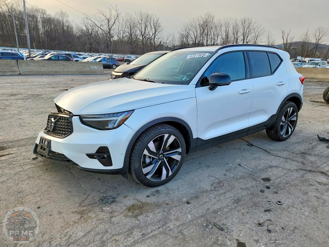 2025 VOLVO XC40 — фото 1