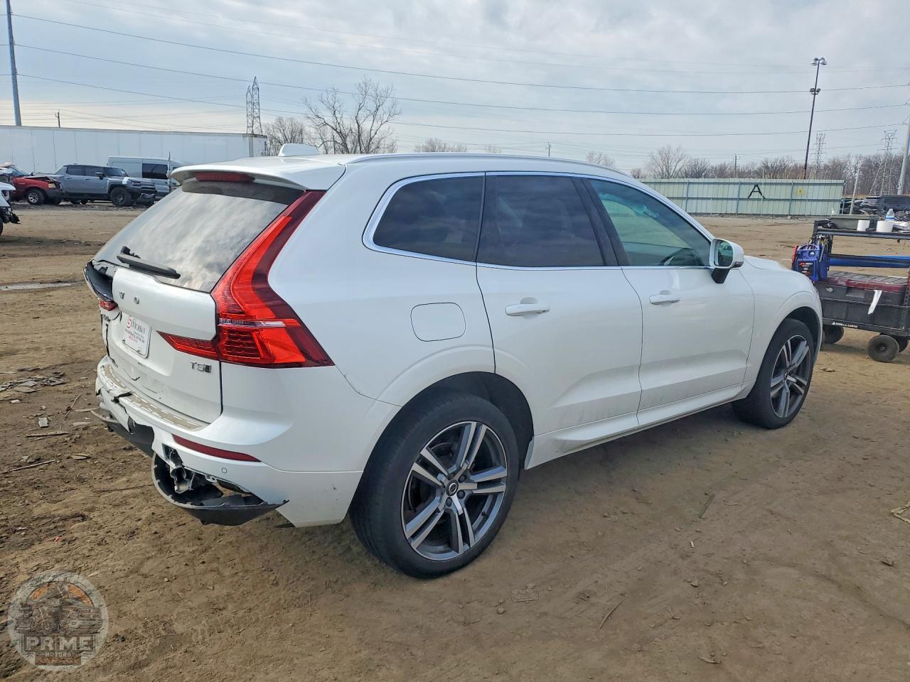 2021 VOLVO XC60 — фото 2