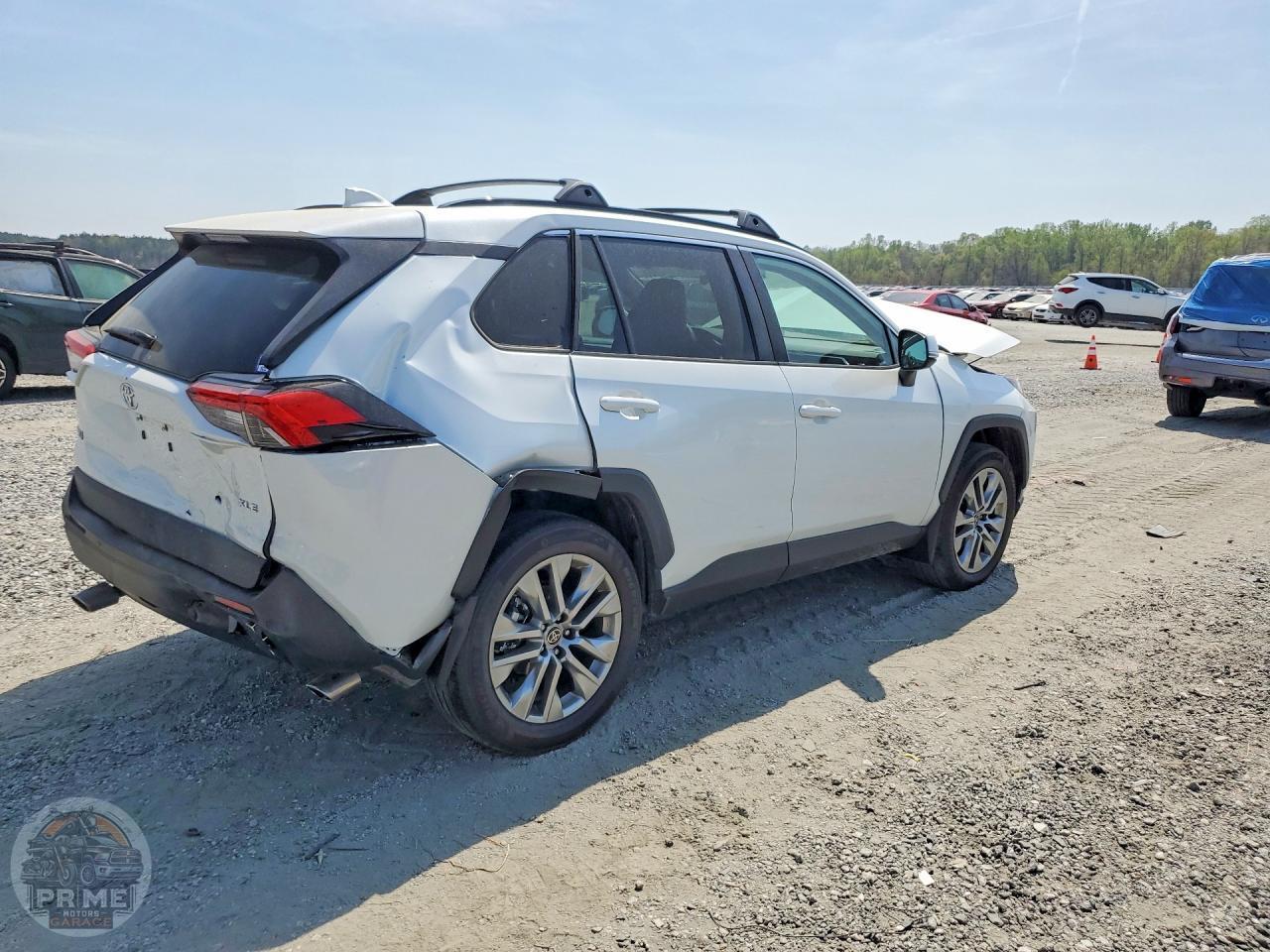 2025 TOYOTA RAV4 — фото 3