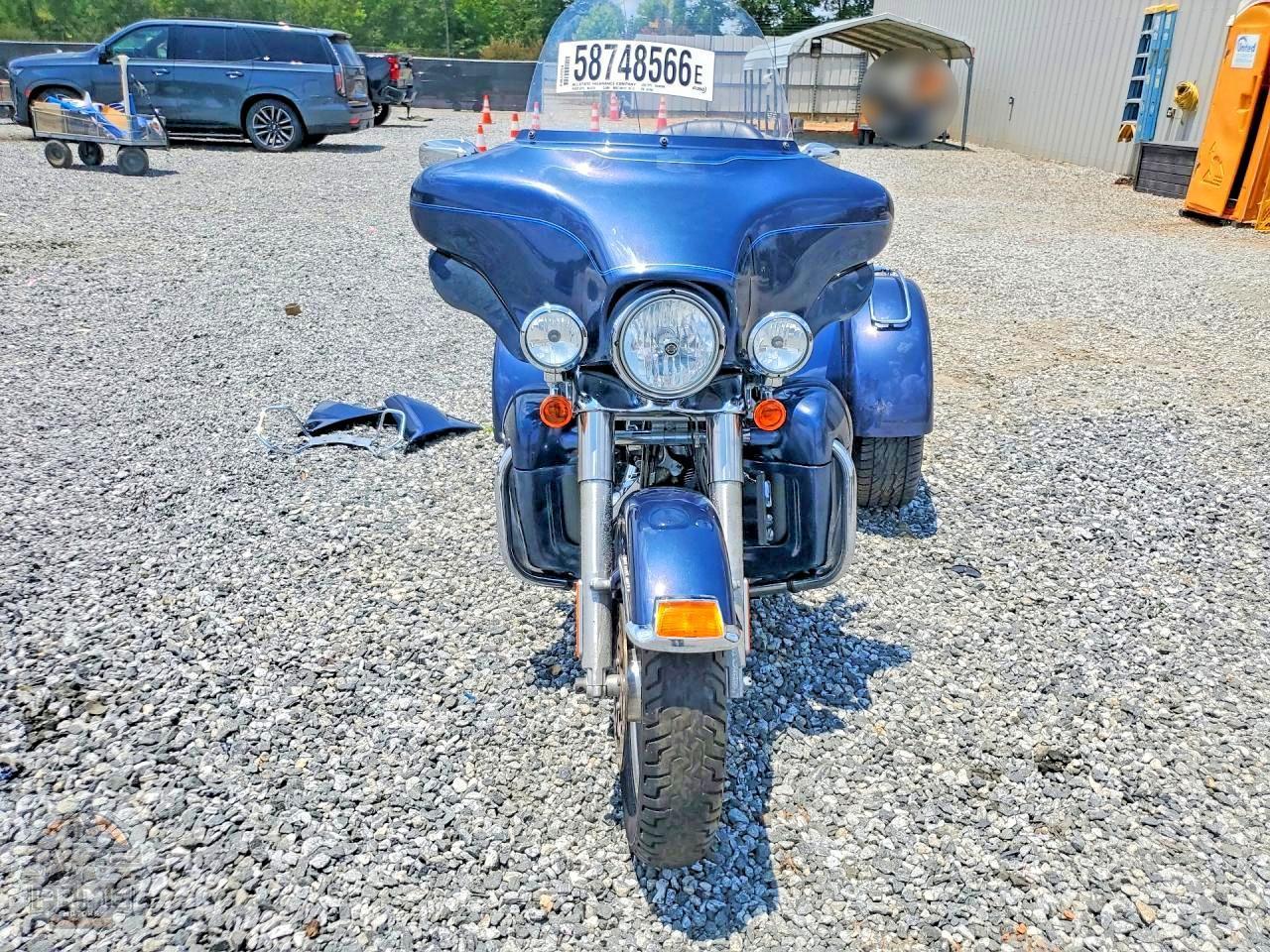 2009 HARLEY-DAVIDSON FLHTCUTG (TRI GLIDE ULTRA CLASSIC) — фото 2