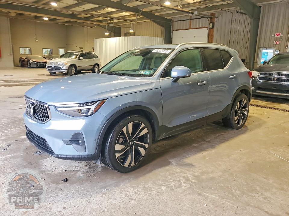 2023 VOLVO XC40 — фото 1