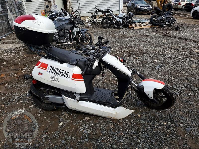 2022 VESPA GENERIC — фото 1