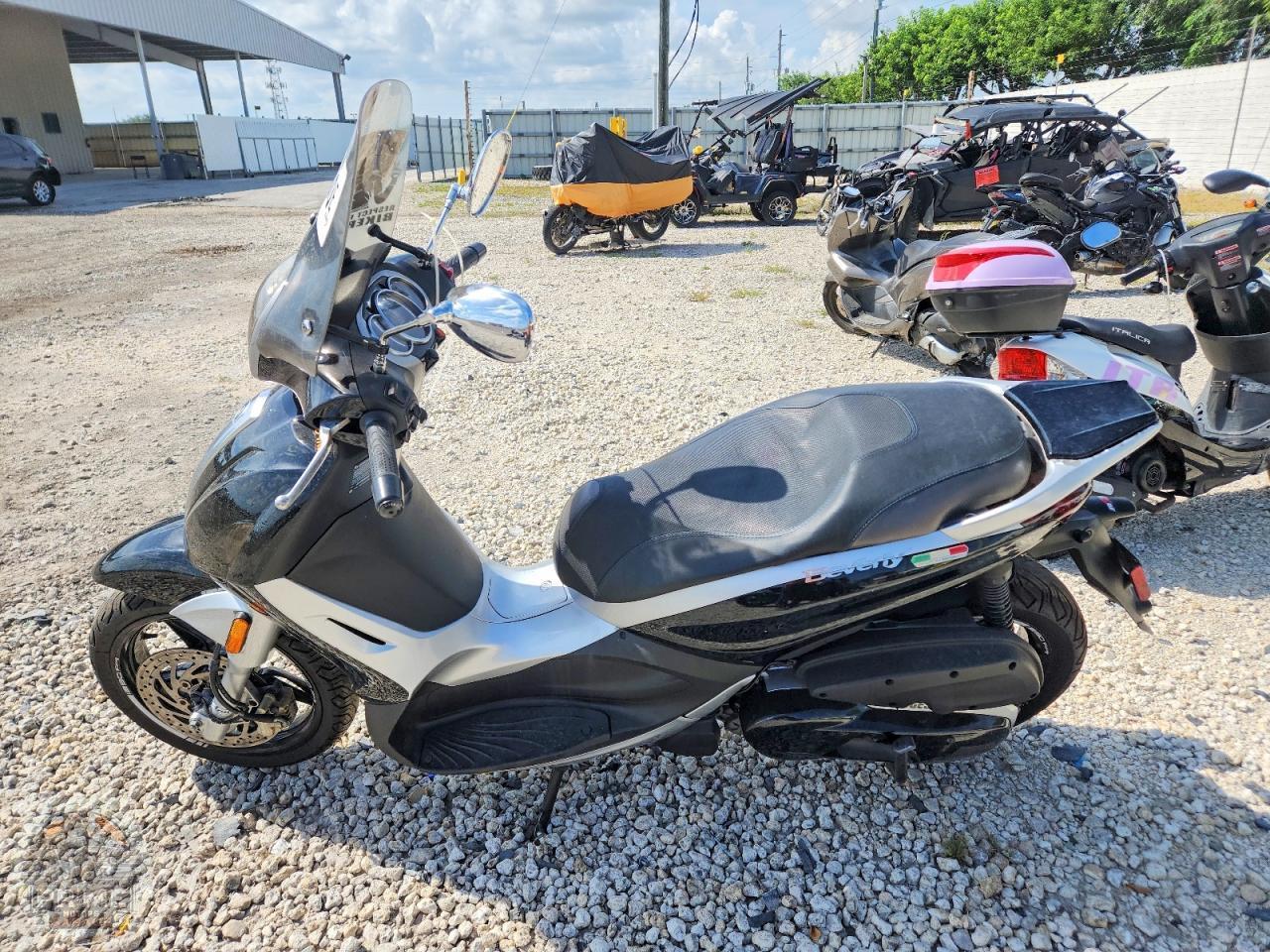 2016 PIAGGIO BV — фото 3