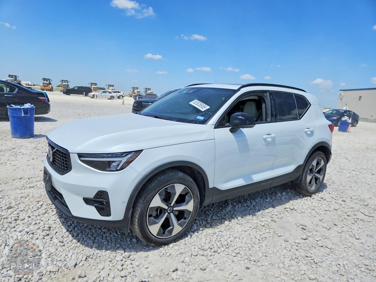 2023 VOLVO XC40 — фото 1