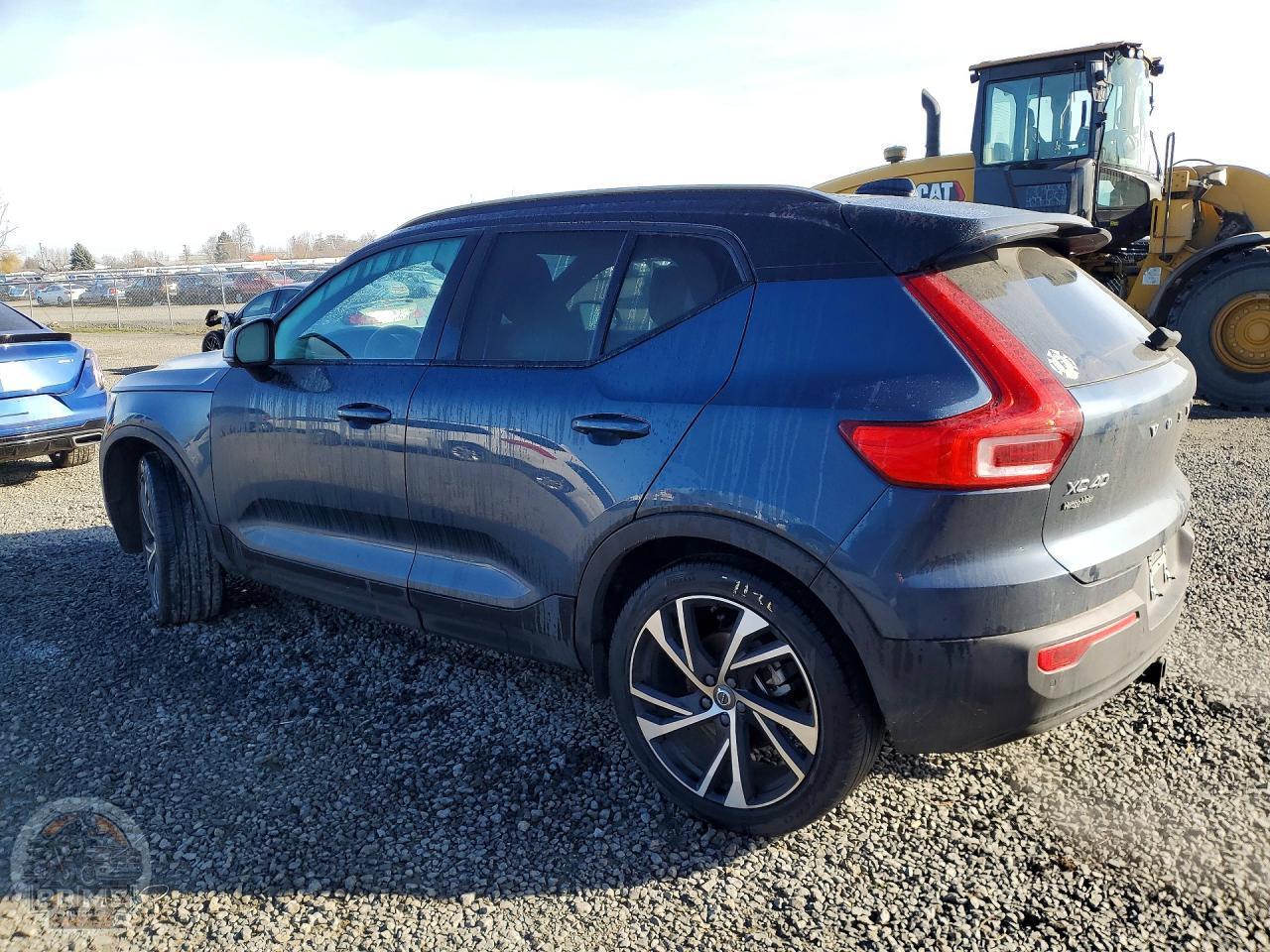 2022 VOLVO XC40 — фото 2