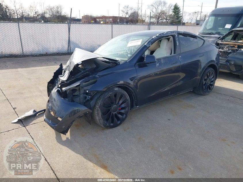 2024 TESLA MODEL Y PERFORMANCE DUAL MOTOR ALL-WHEEL DRIVE — фото 2