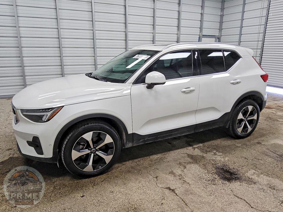 2025 VOLVO XC40 — фото 1