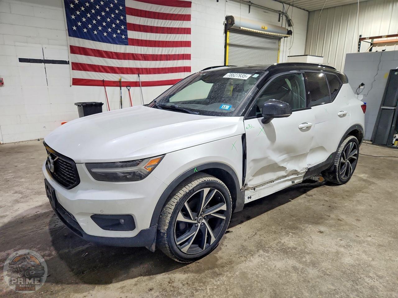 2020 VOLVO XC40 — фото 1