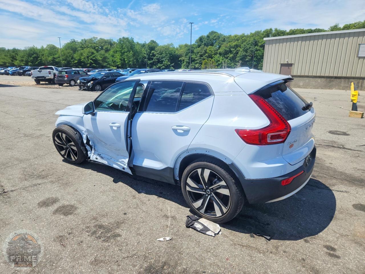 2024 VOLVO XC40 — фото 2