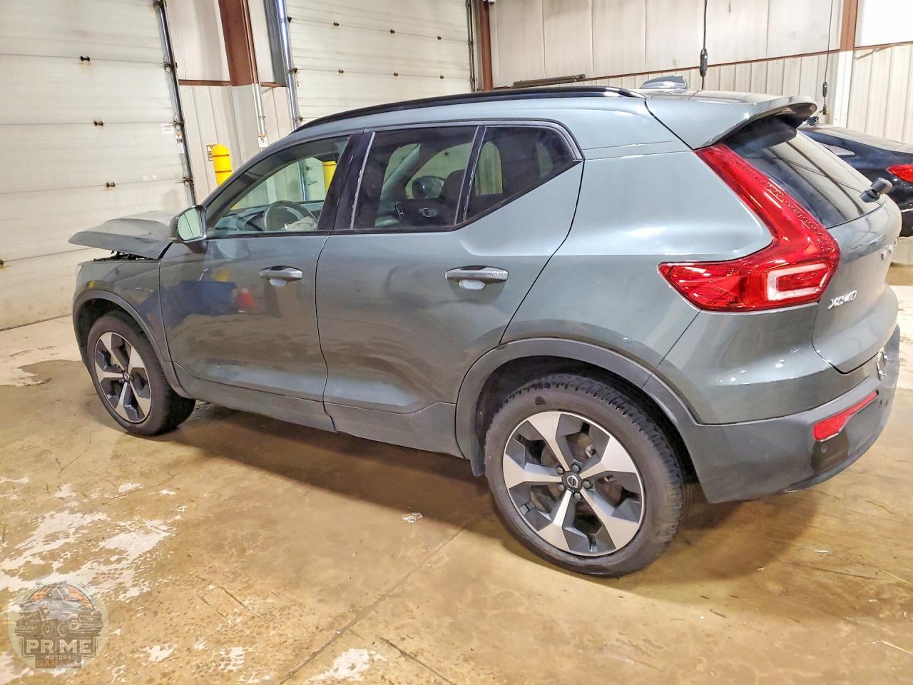 2026 VOLVO XC40 — фото 2