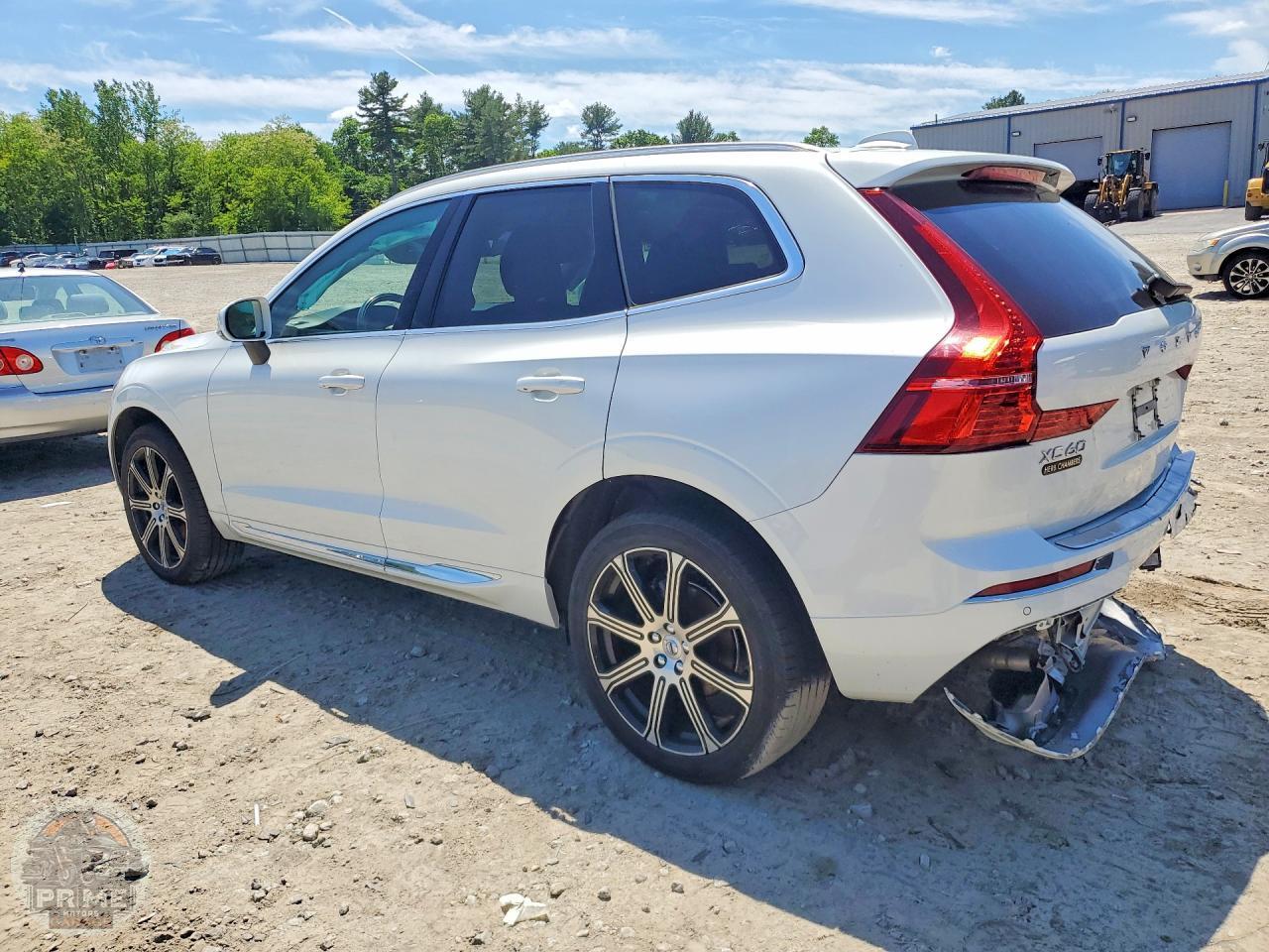 2021 VOLVO XC60 — фото 2