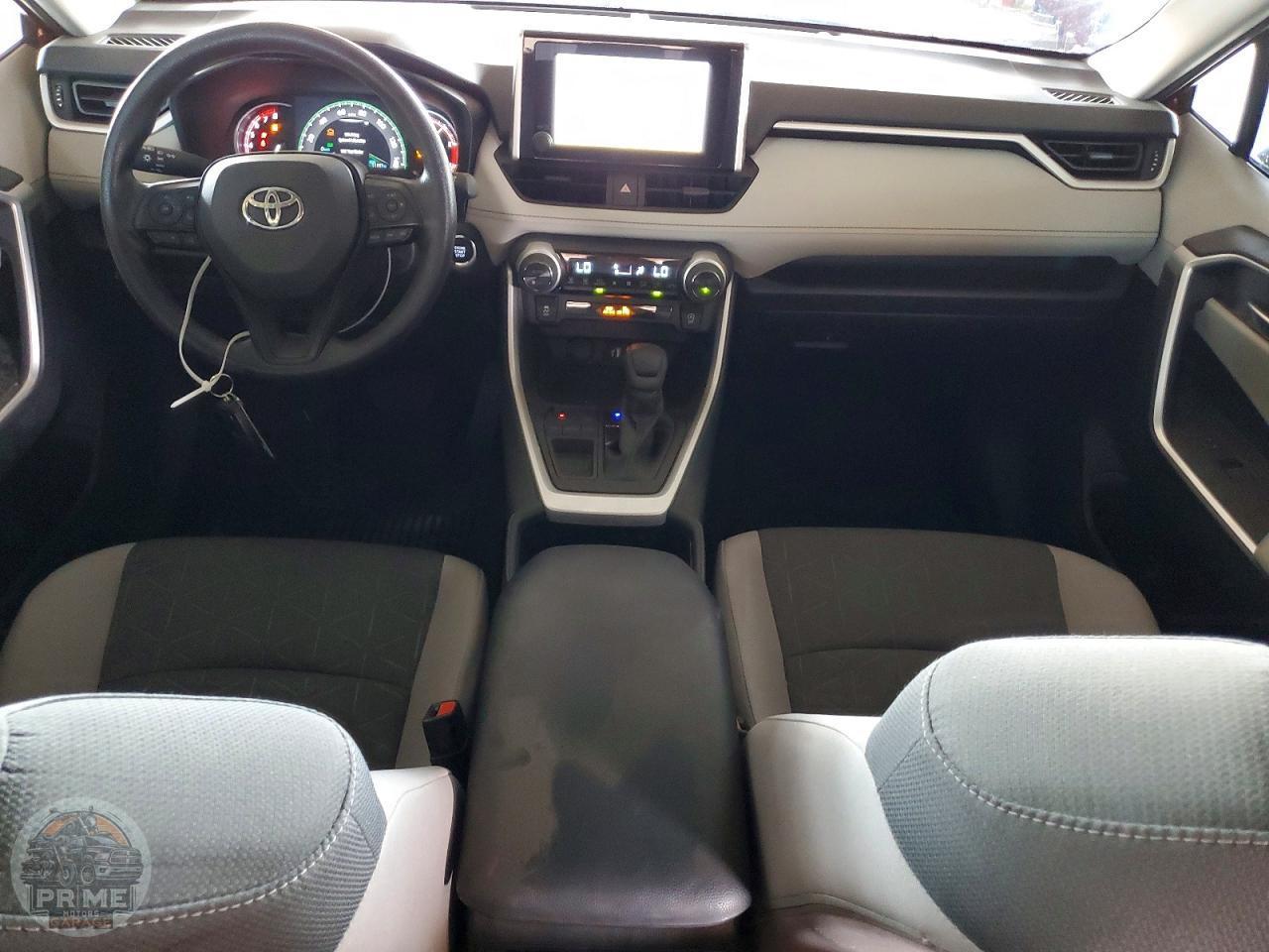 2025 TOYOTA RAV4 — фото 8