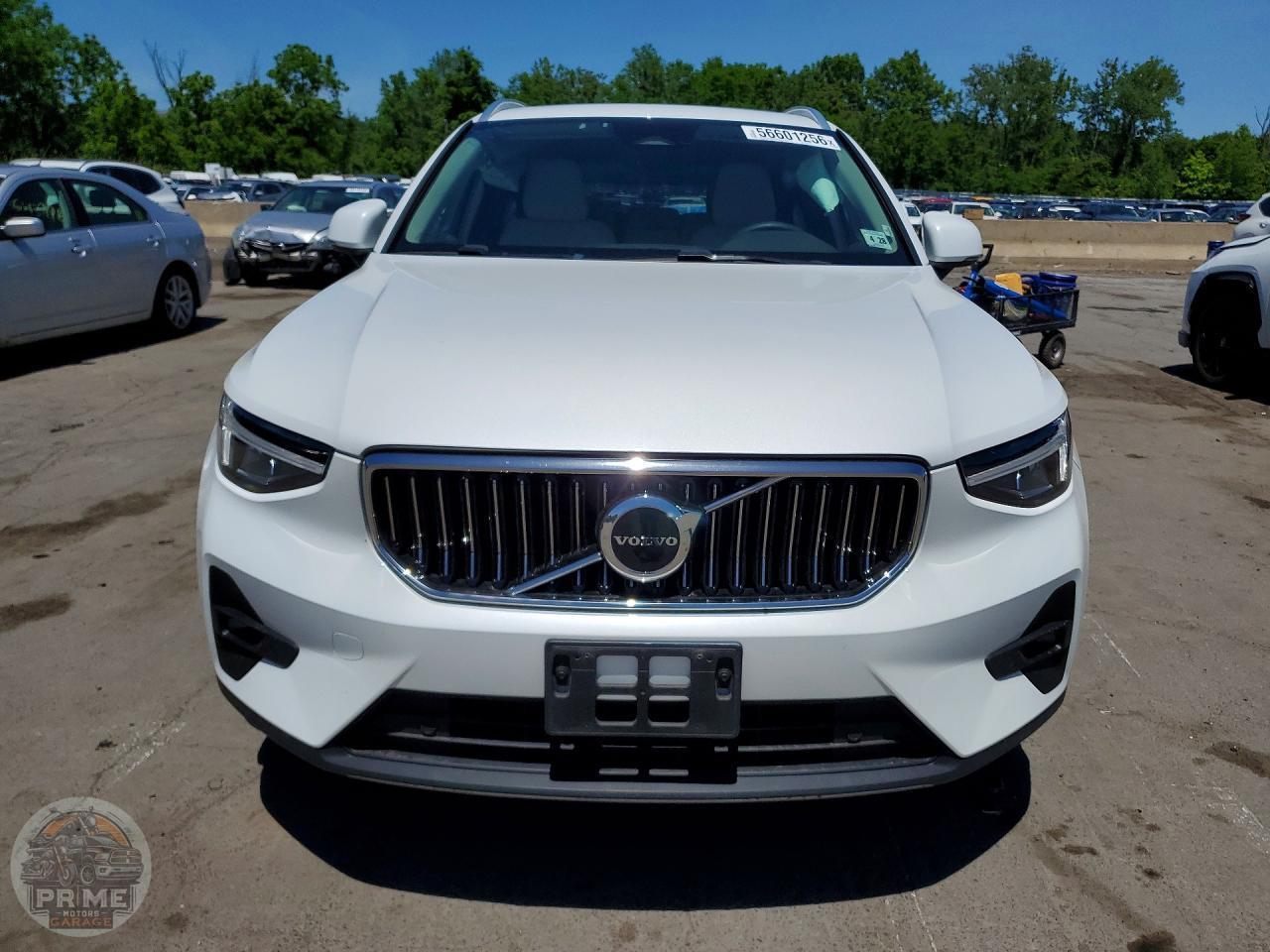 2023 VOLVO XC40 — фото 9