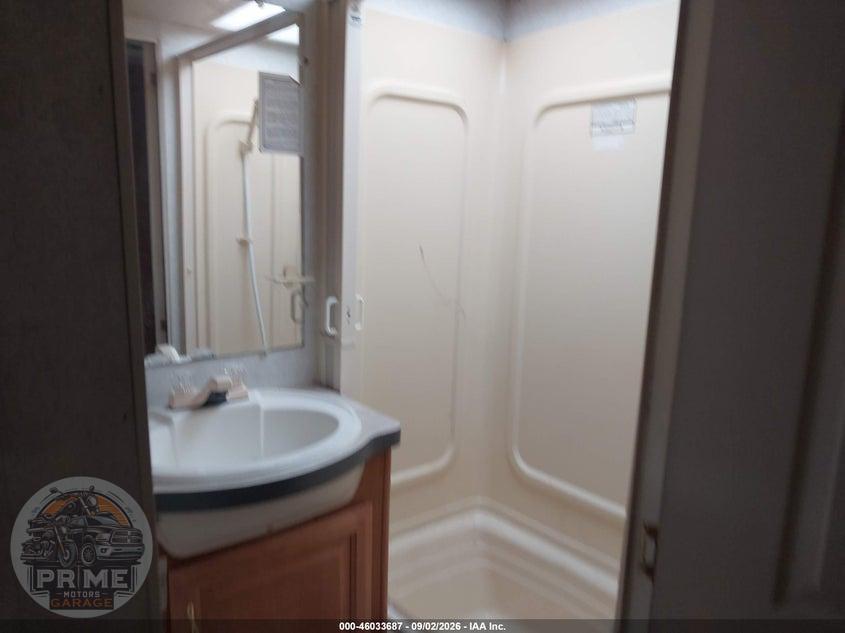 2002 WORKHORSE CUSTOM CHASSIS MOTORHOME CHASSIS P3500 — фото 17