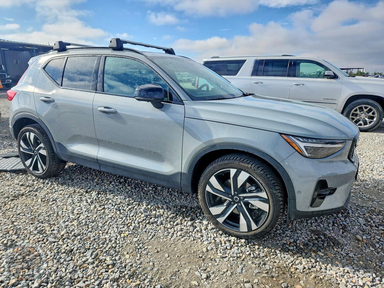 2024 VOLVO XC40 — фото 4