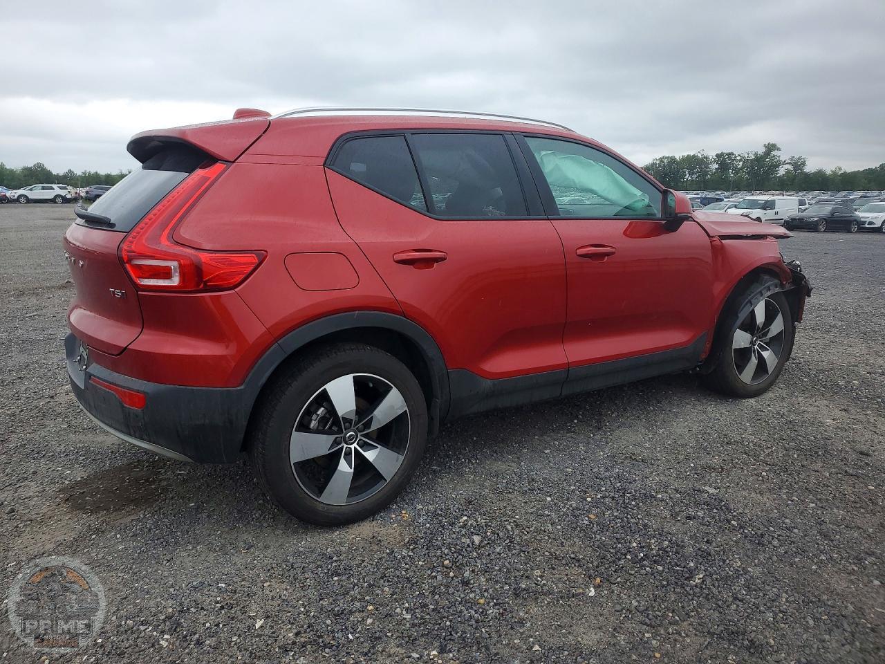 2020 VOLVO XC40 — фото 3