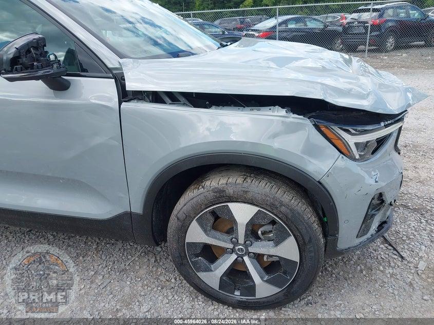 2026 VOLVO XC40 PLUS, B5 AWD GAS (MILD HYBRID), DARK — фото 17