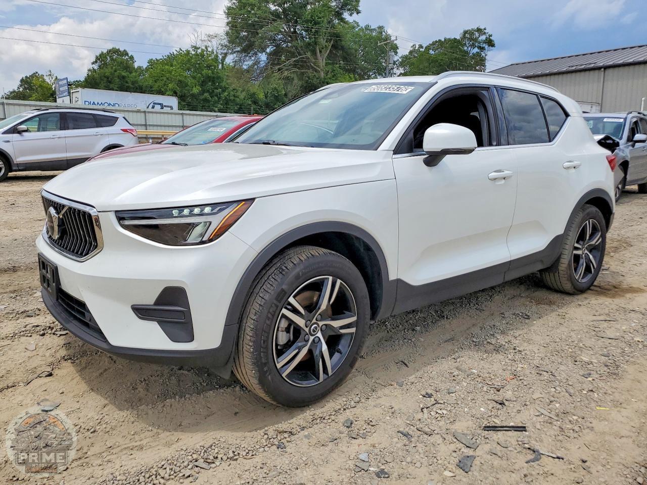 2025 VOLVO XC40 — фото 1