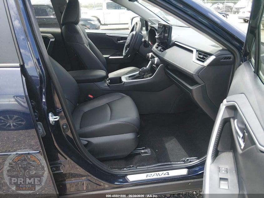 2025 TOYOTA RAV4 XLE PREMIUM — фото 5