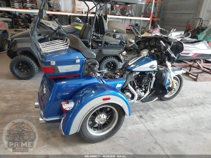 2010 HARLEY-DAVIDSON FLHTCUTG (TRI GLIDE ULTRA CLASSIC) — фото 12