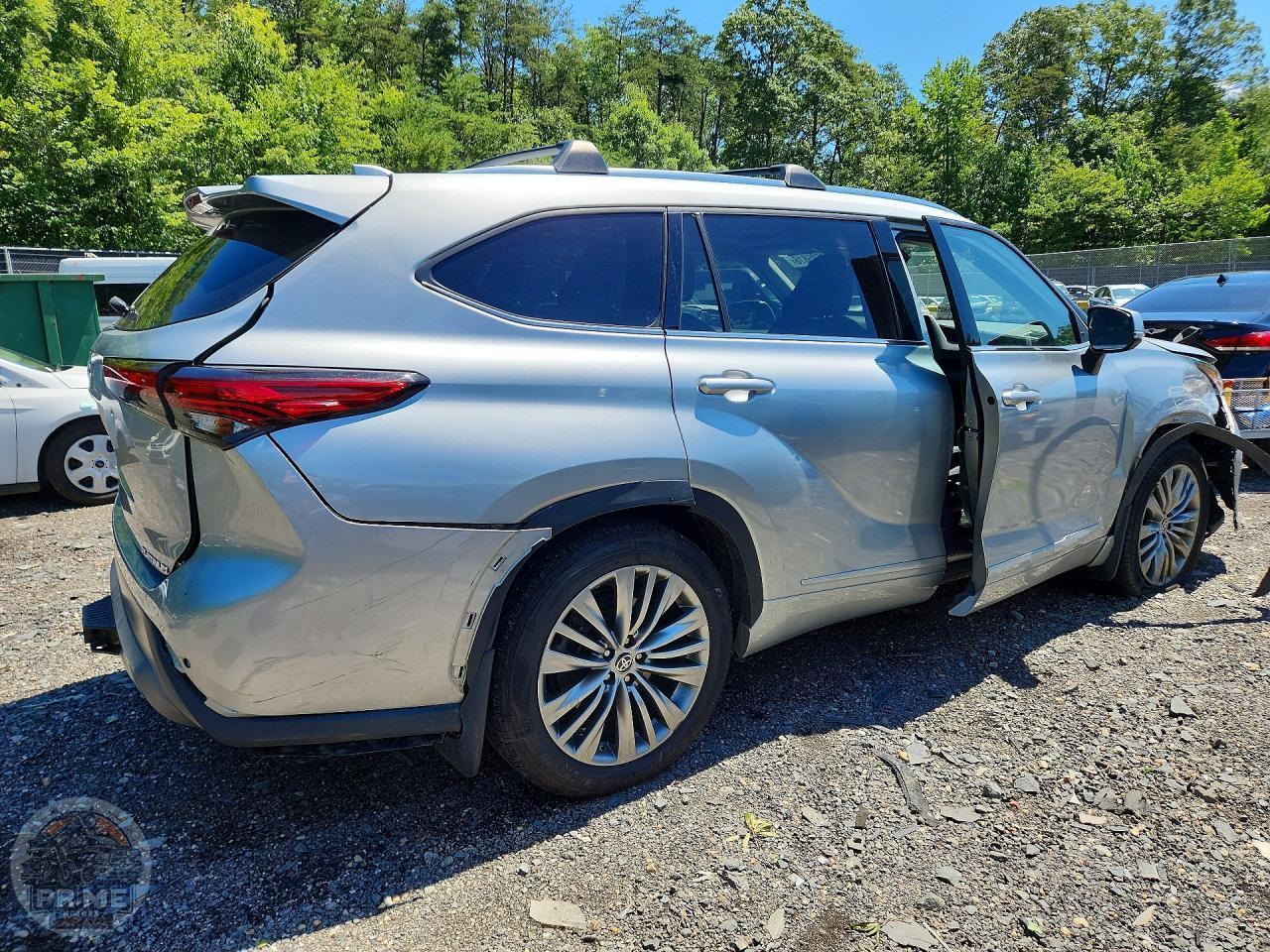 2021 TOYOTA HIGHLANDER — фото 3