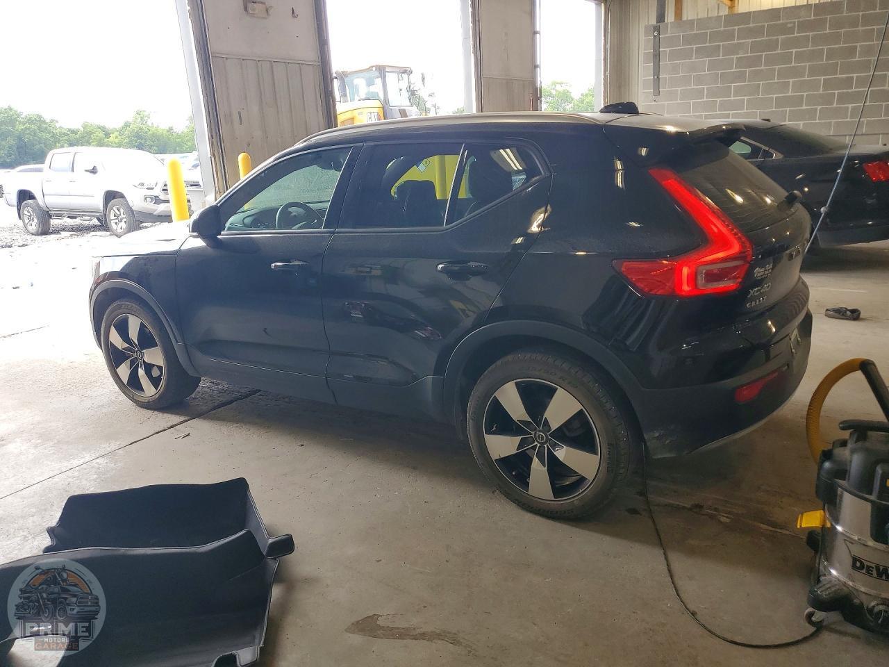 2020 VOLVO XC40 — фото 2