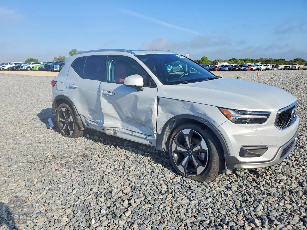 2020 VOLVO XC40 — фото 4