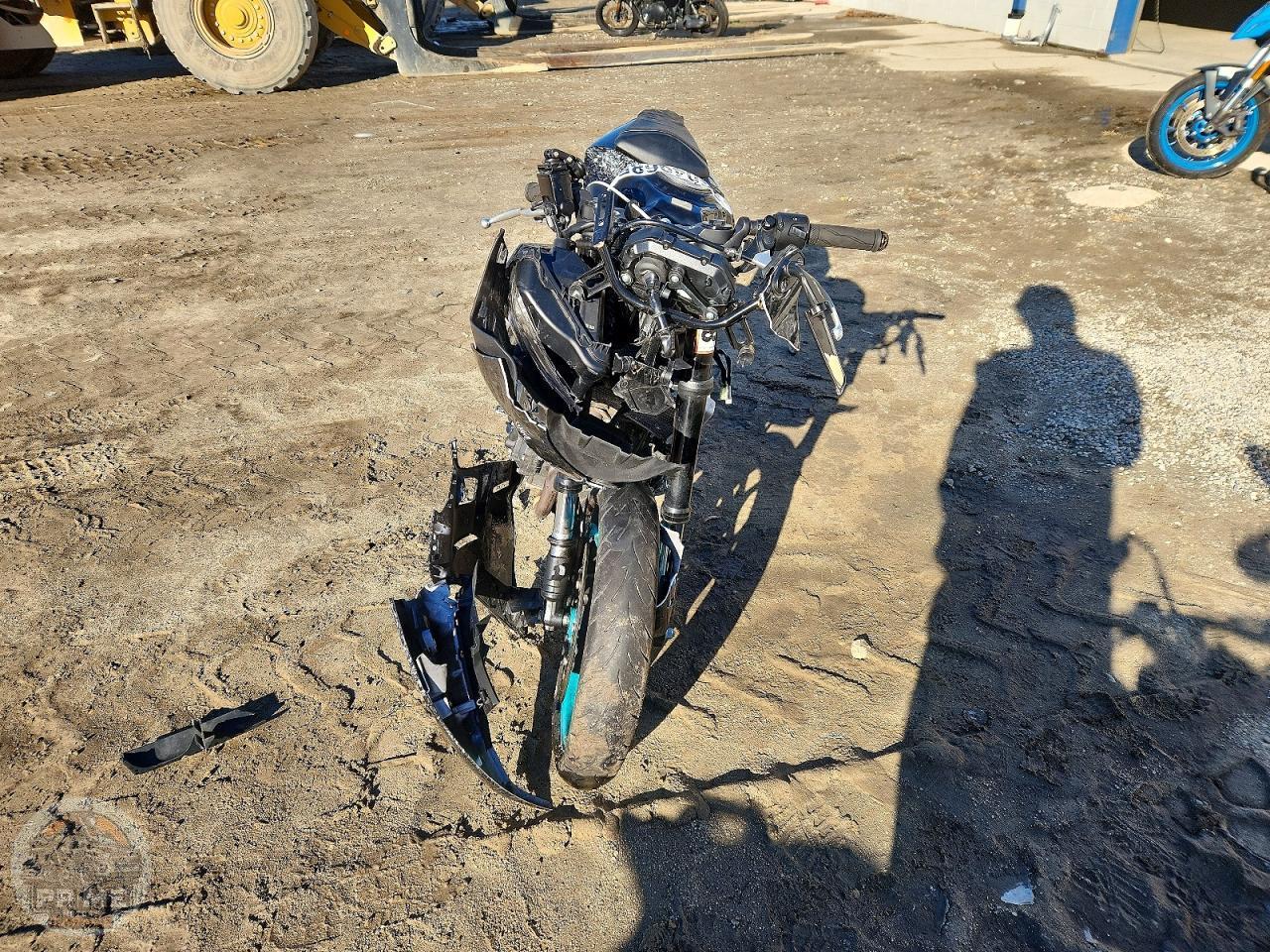 2024 YAMAHA YZFR3 — фото 2