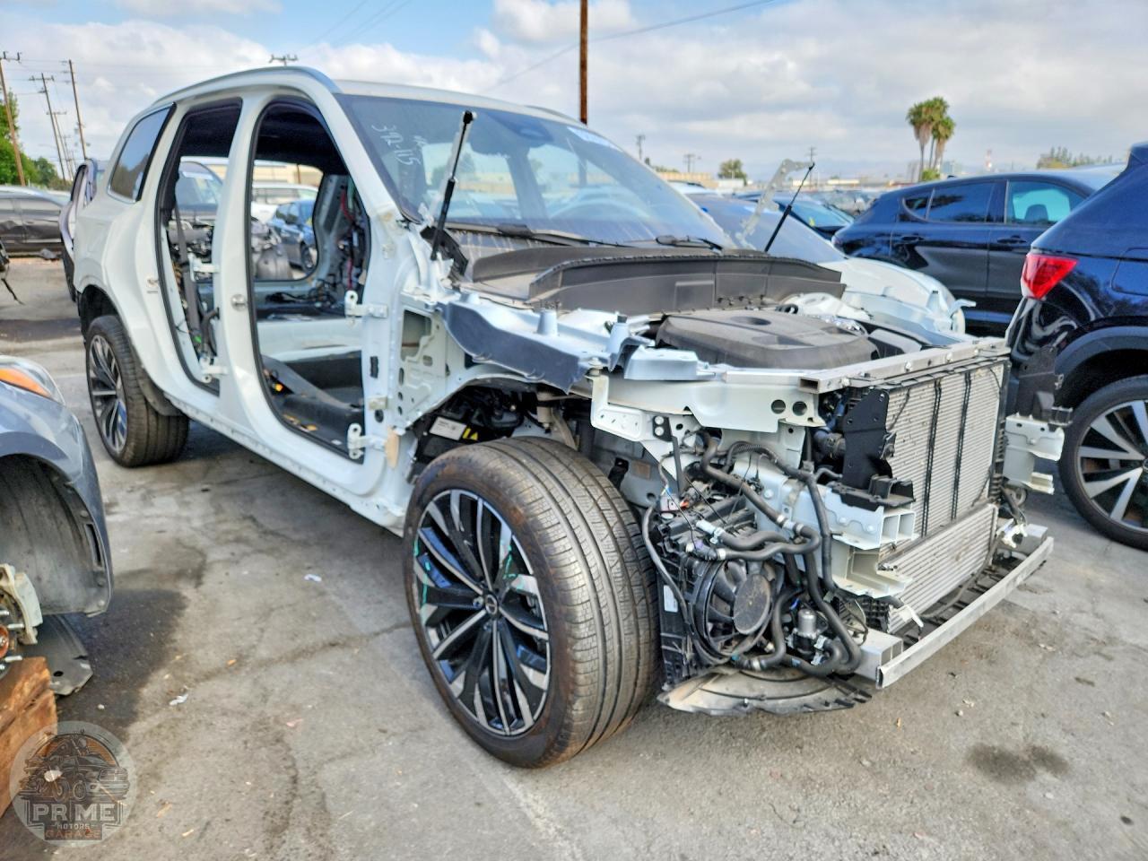 2025 VOLVO XC90 — фото 7