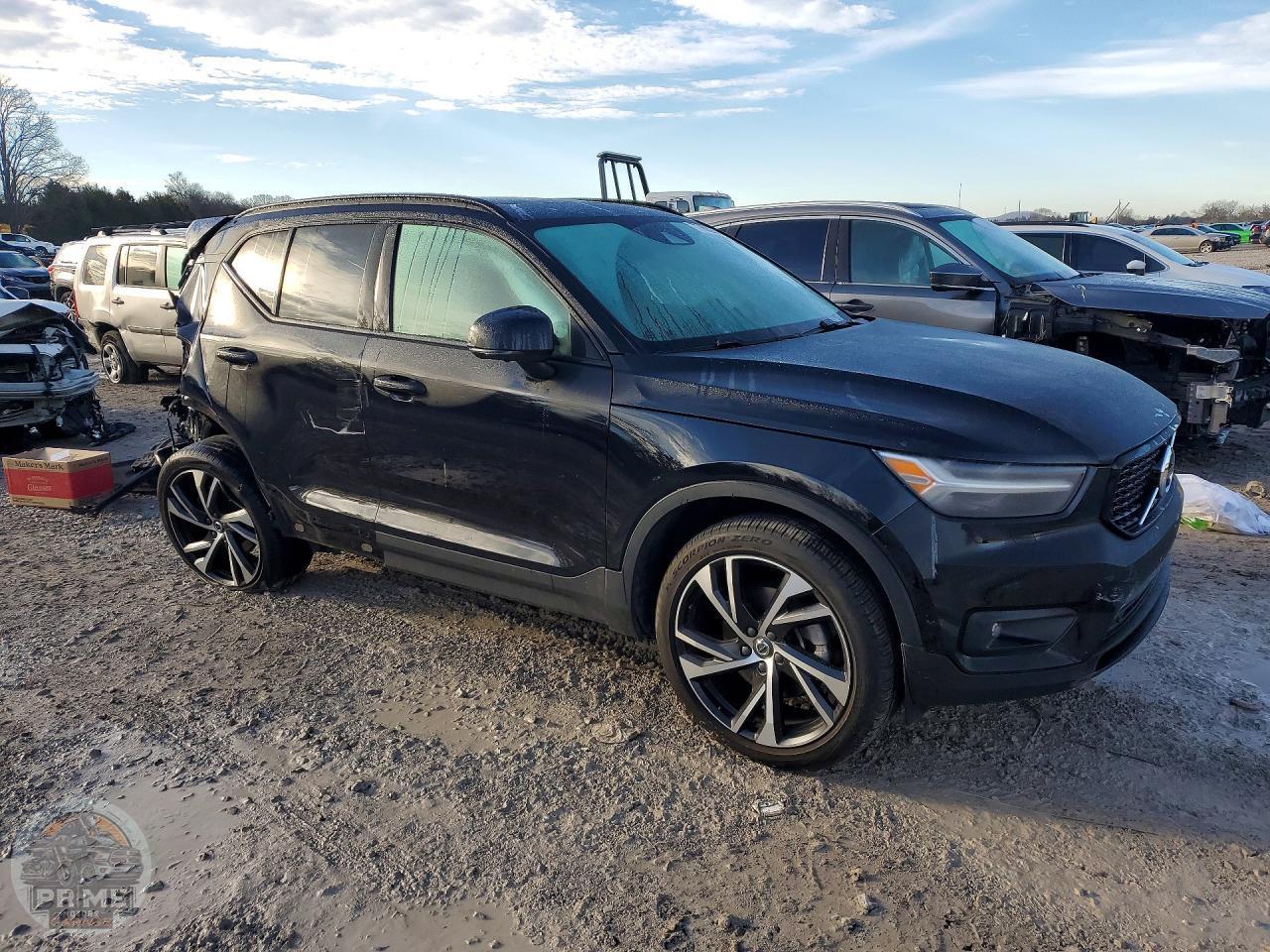 2022 VOLVO XC40 — фото 4