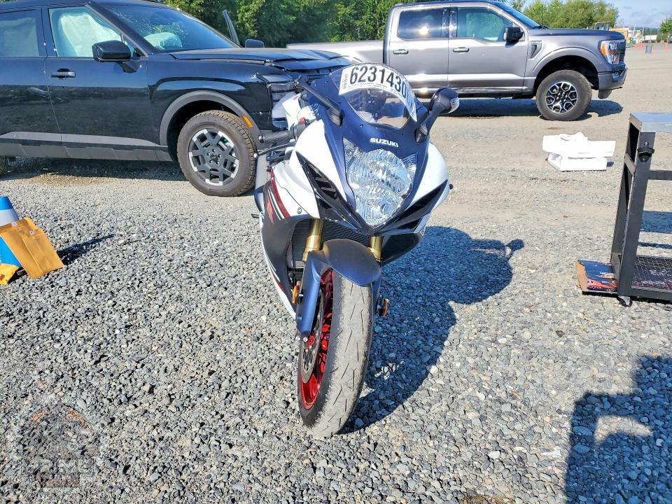 2025 SUZUKI GSX R750 — фото 2
