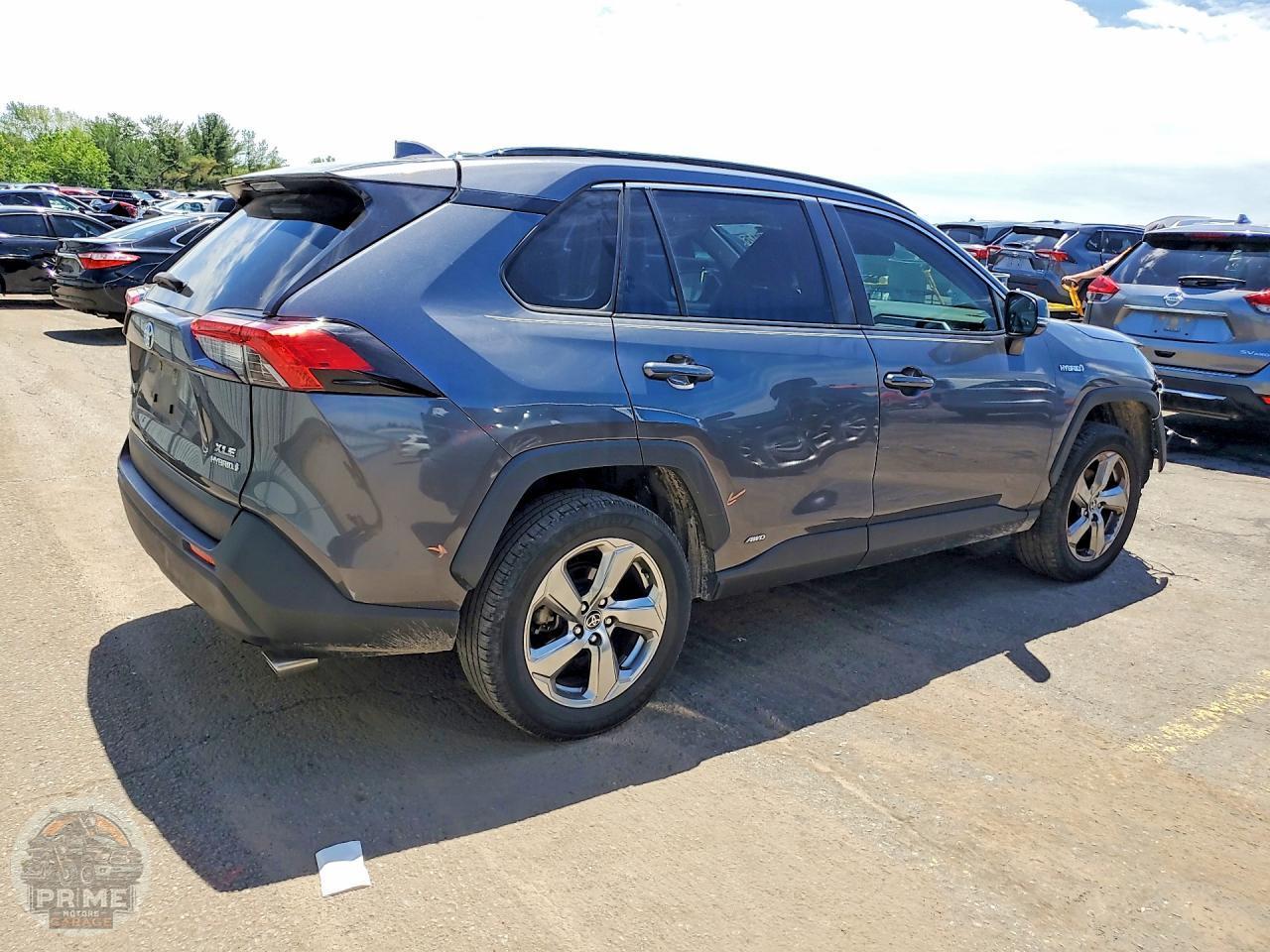 2021 TOYOTA RAV4 — фото 3