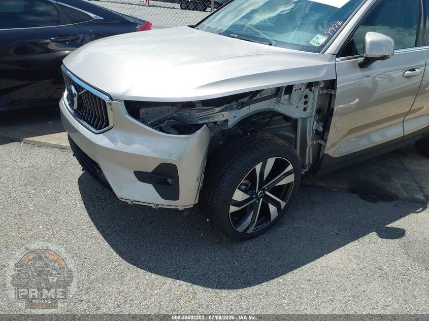 2023 VOLVO XC40 B5 PLUS BRIGHT THEME — фото 6