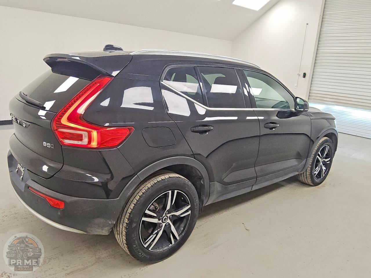 2025 VOLVO XC40 — фото 3
